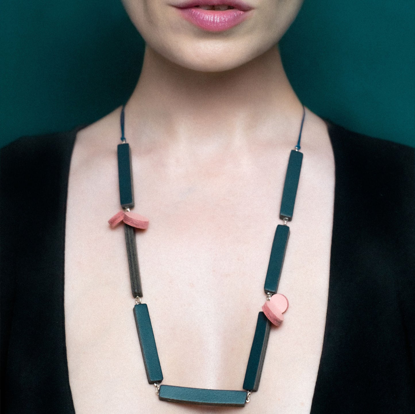 bloc necklace