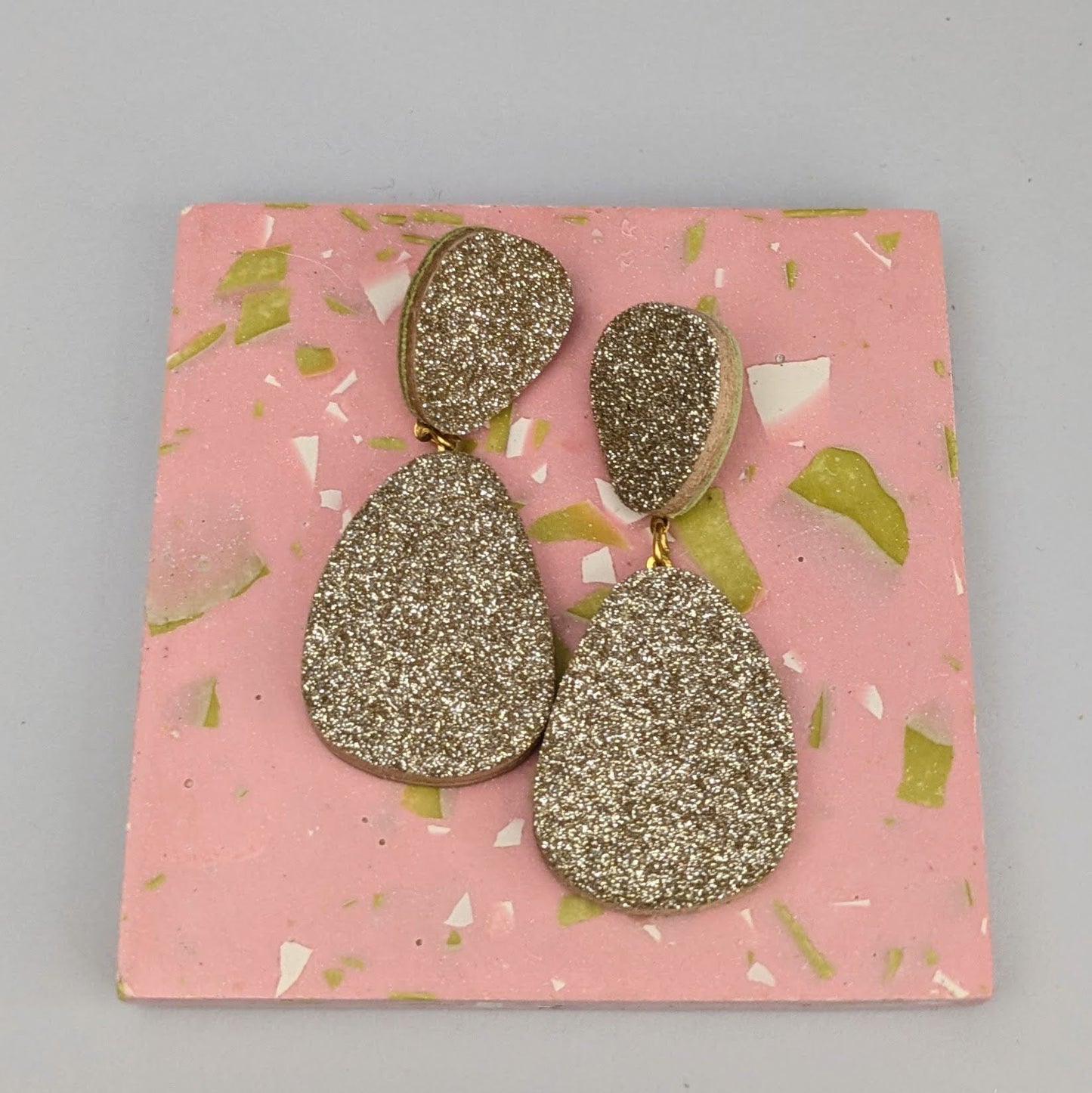 PEBBLE DROP STUD