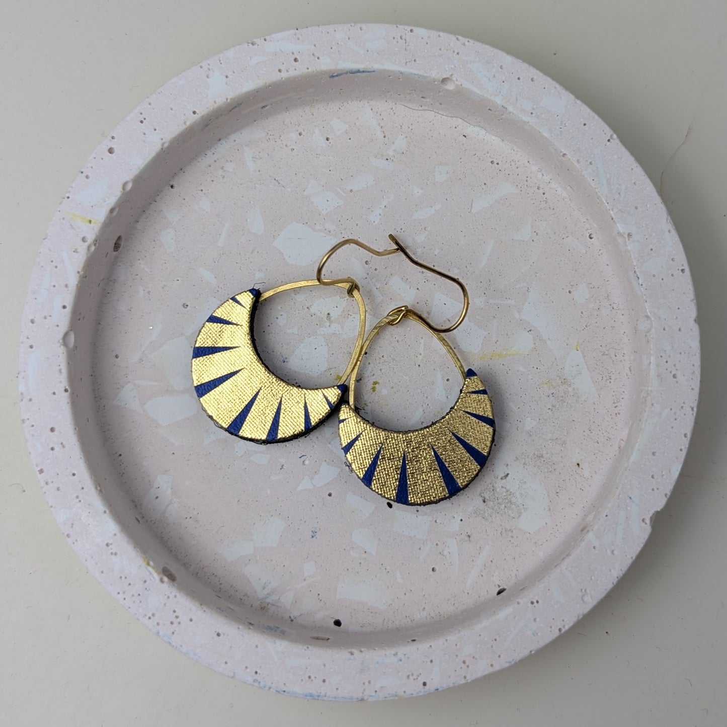 MINI MOON EARRINGS