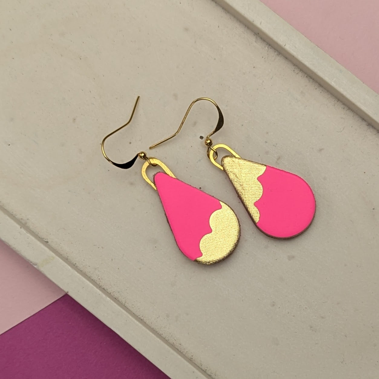 SALE FLUORO PINK AND SCALLOP EARRINGS