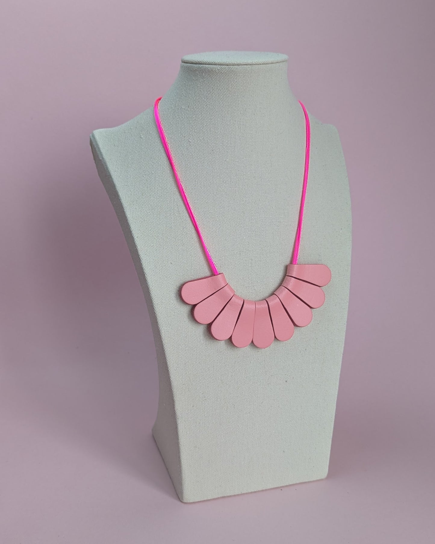 SMALL PETAL NECKLACE