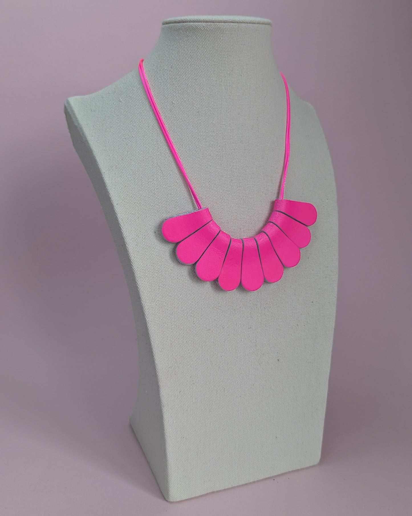 SMALL PETAL NECKLACE