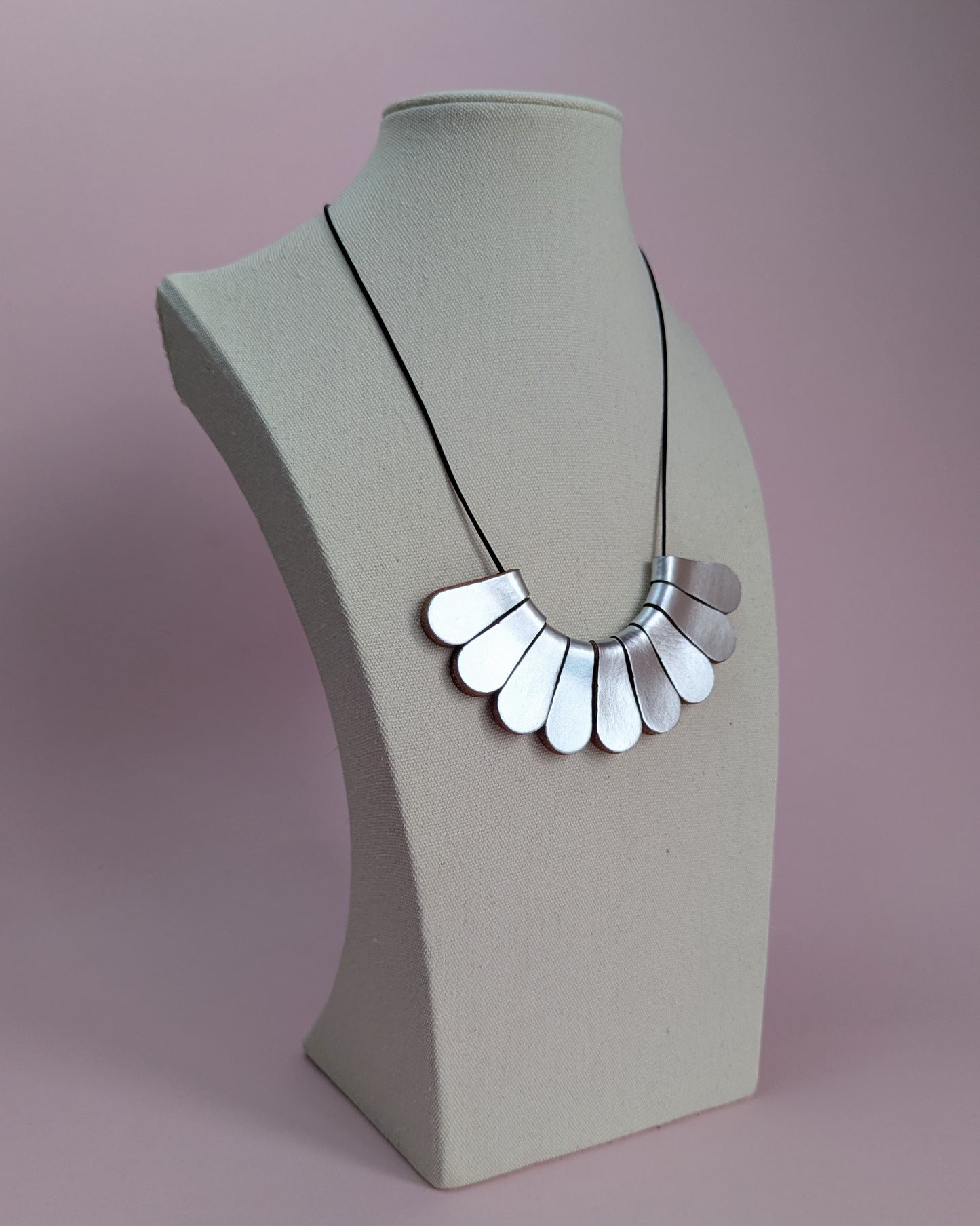 SMALL PETAL NECKLACE