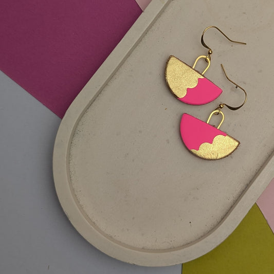 SALE FLUORO PINK AND SCALLOP EARRINGS