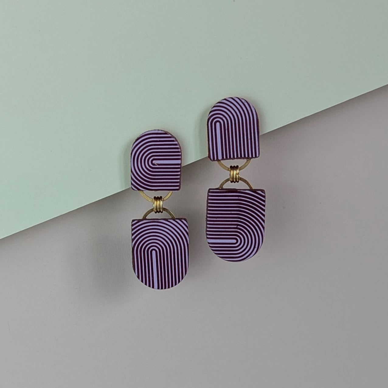 DOUBLE-DECKER LINEAR STUDS