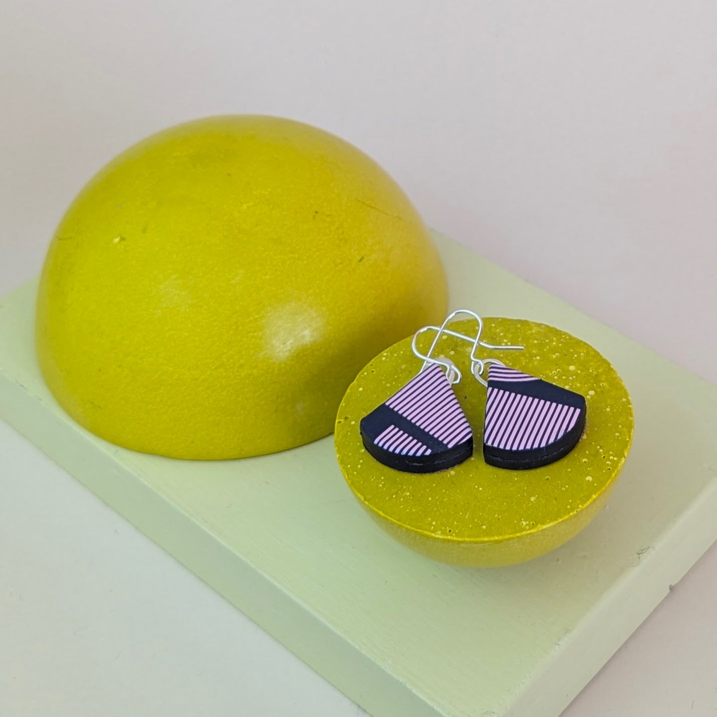 DROP TRIANGLE EARRINGS