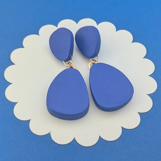 SALE//Pebble drop stud.