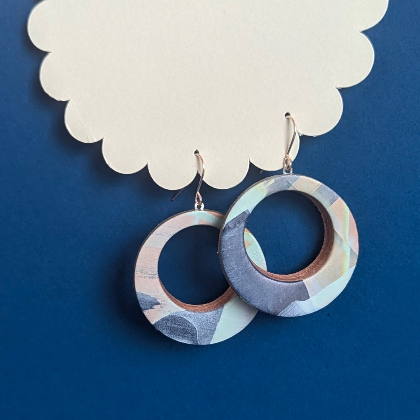 SAMPLE//Medium hoops.